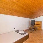 Crljenko Apartment