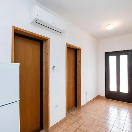 Crljenko Apartment *