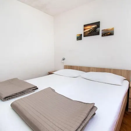 Apartment Crljenko *
